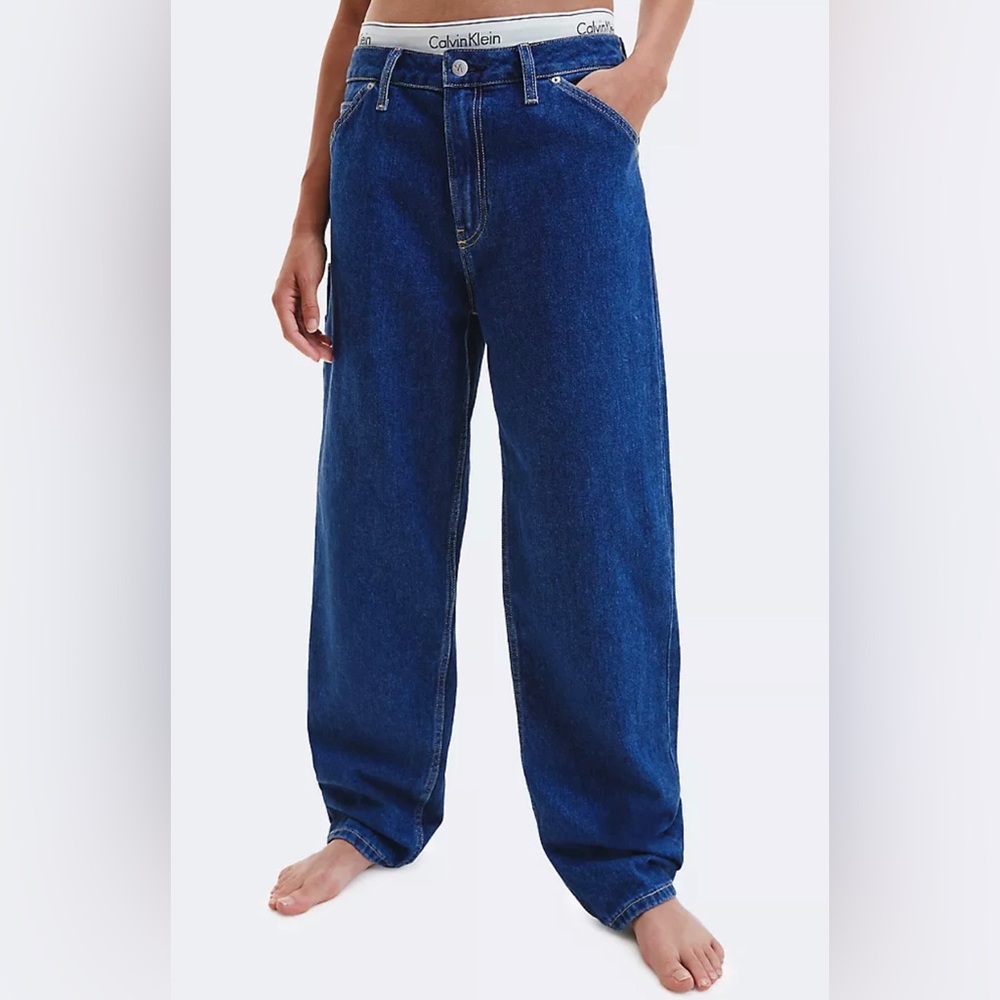 Womens Calvin Klein Jeans. 90s Straight Fit. size 26